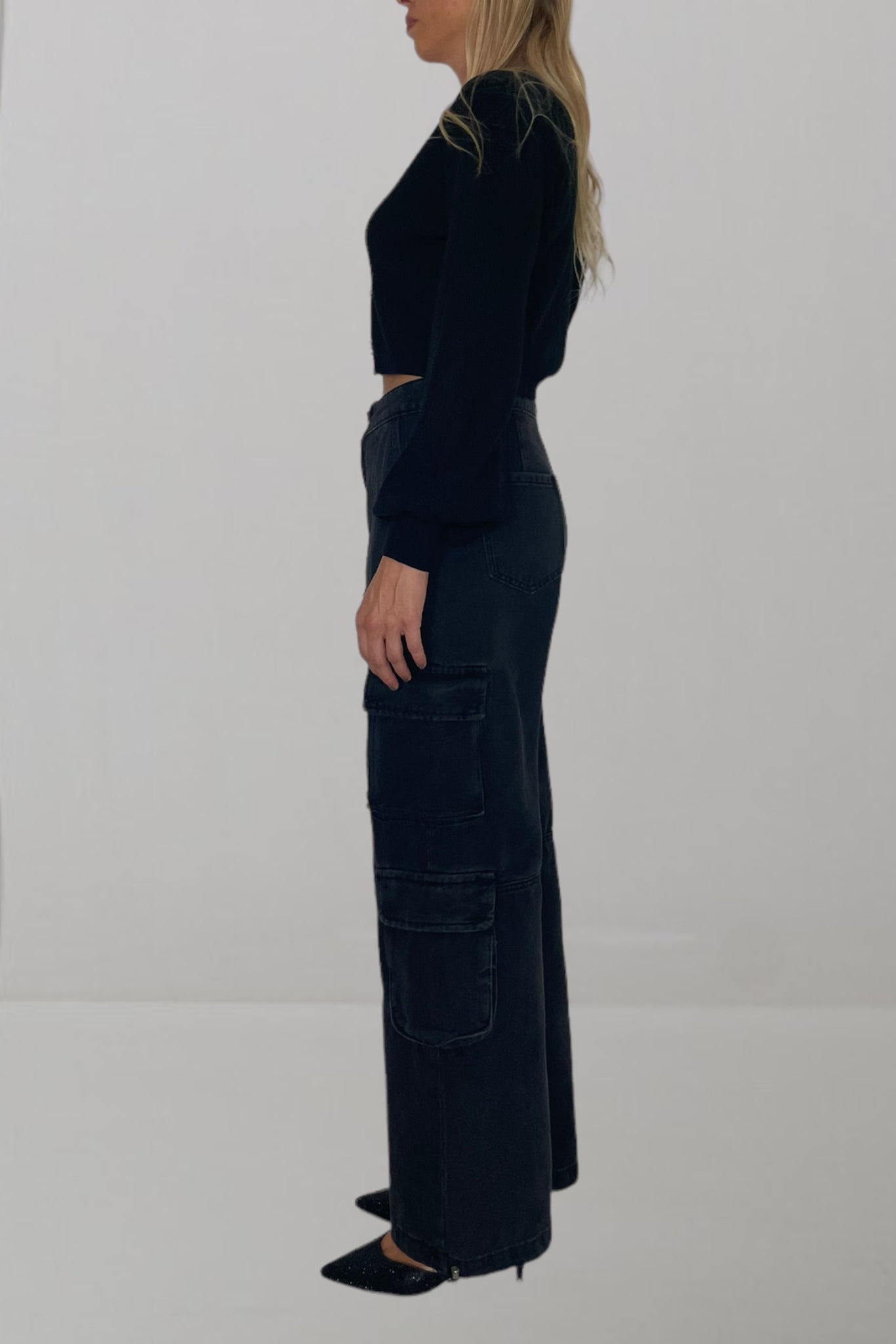 Cardigan crop con bottoni gioiello nero