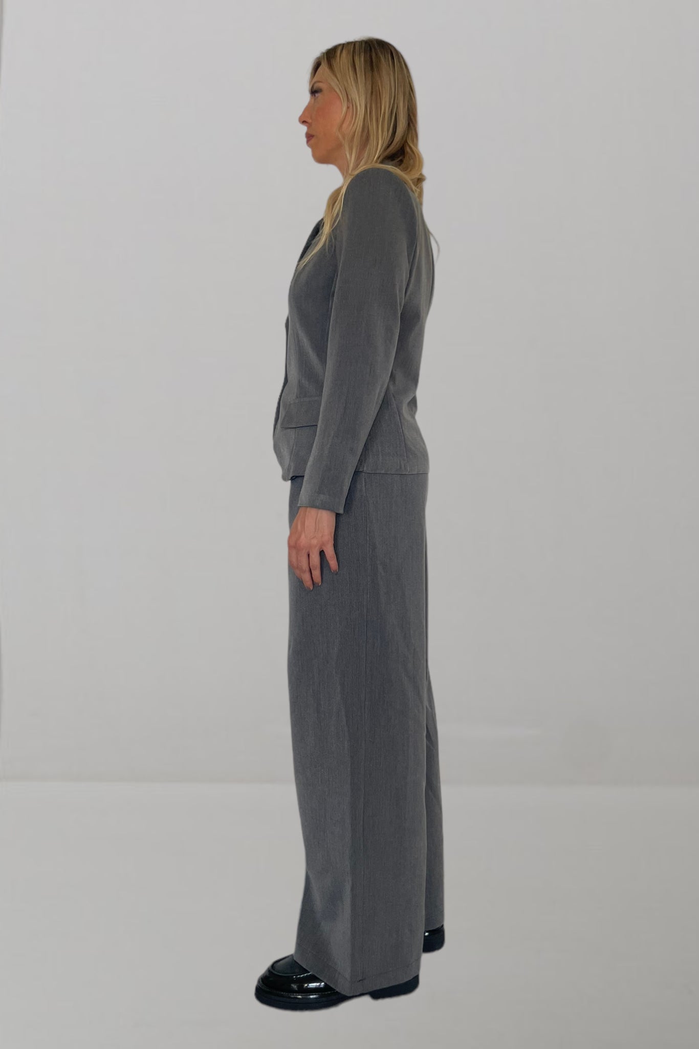 Pantalone wide leg grigio con cinta