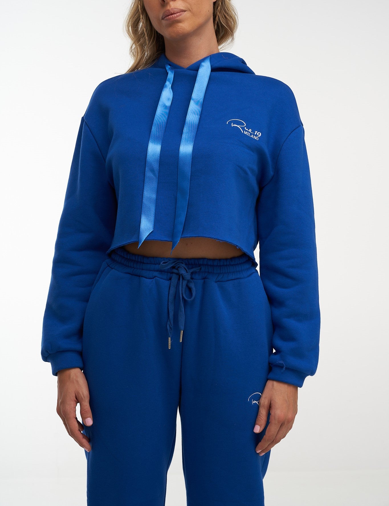 Felpa crop Blu royal con lacci in raso blu e ricamo Rue 19 Milano