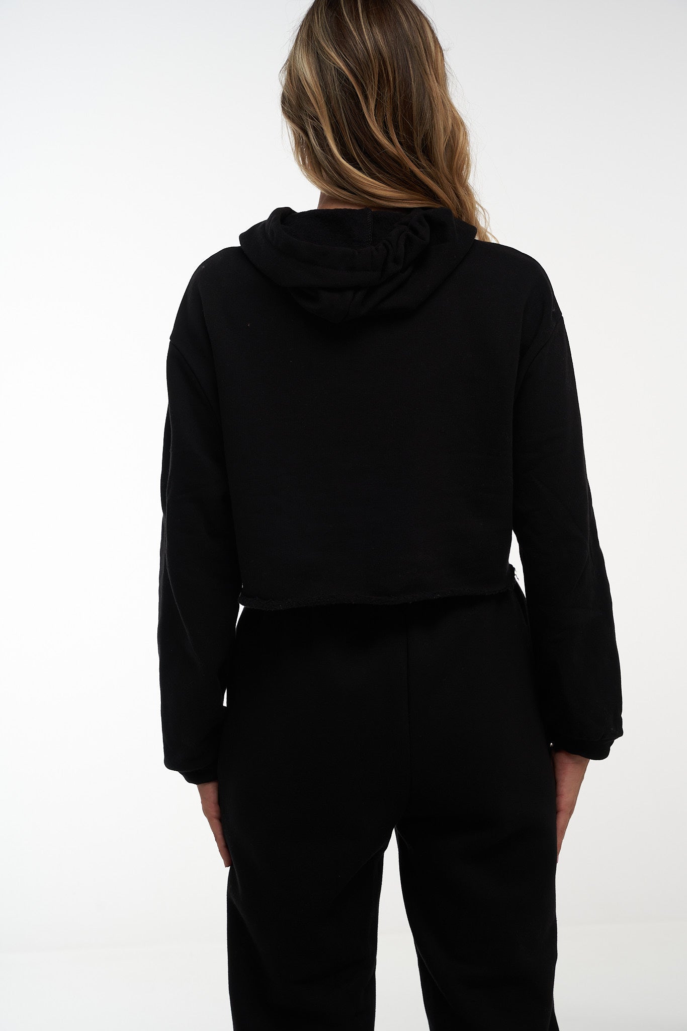 Felpa crop nera con lacci in raso e ricamo Rue 19 Milano