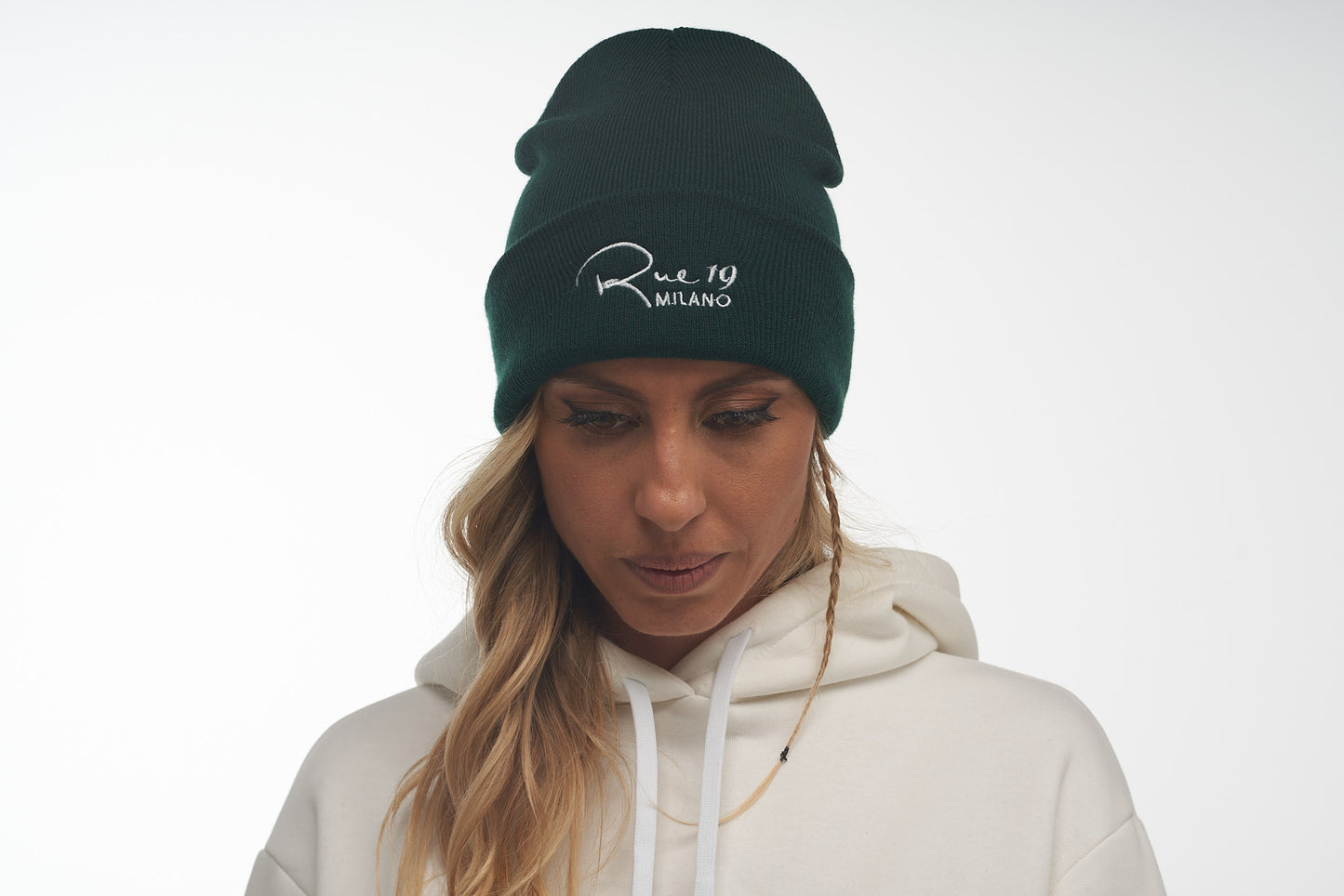 Cappello verde scuro con ricamo Rue 19 Milano