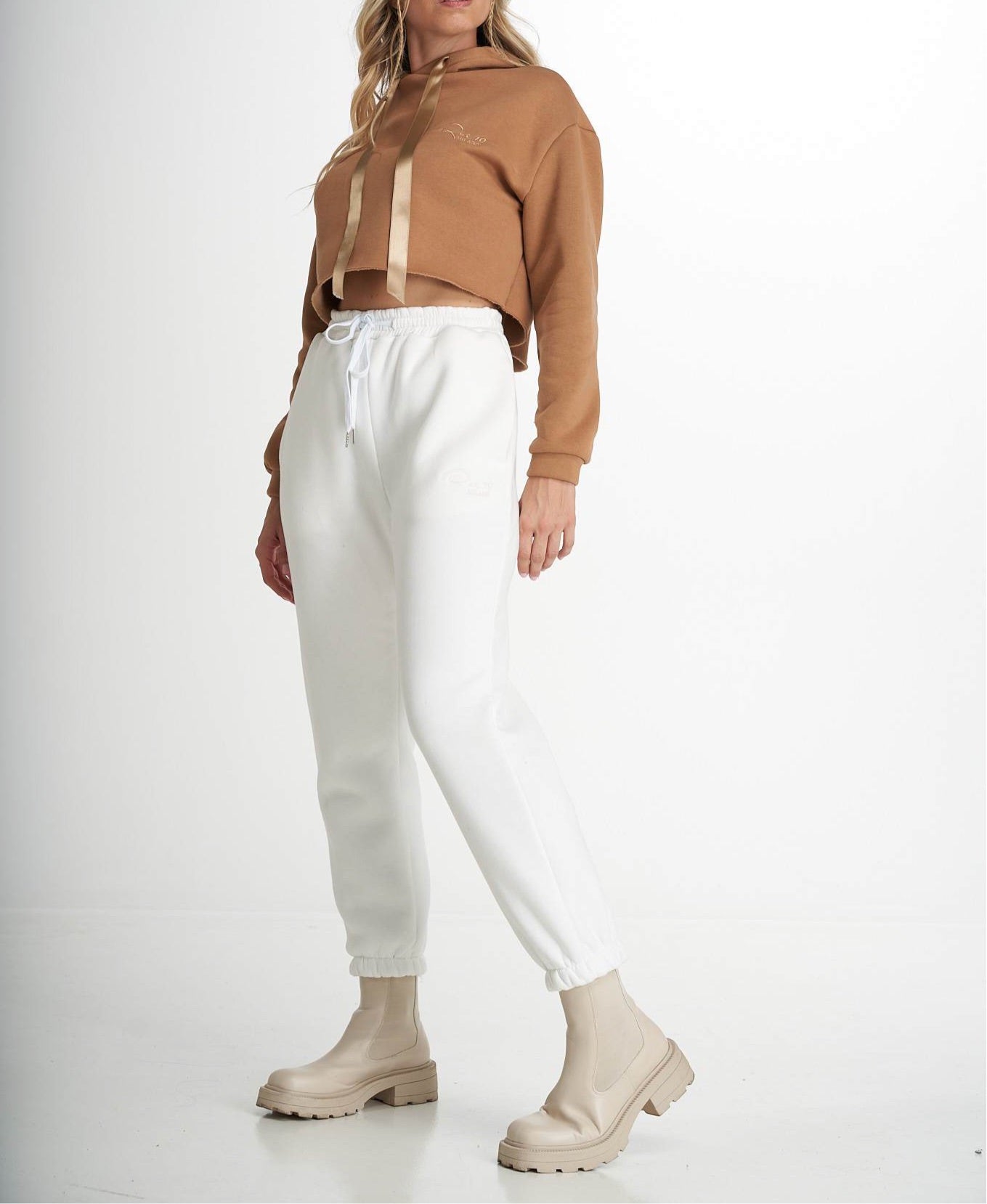Pantalone Jogger bianco con ricamo Rue 19 Milano