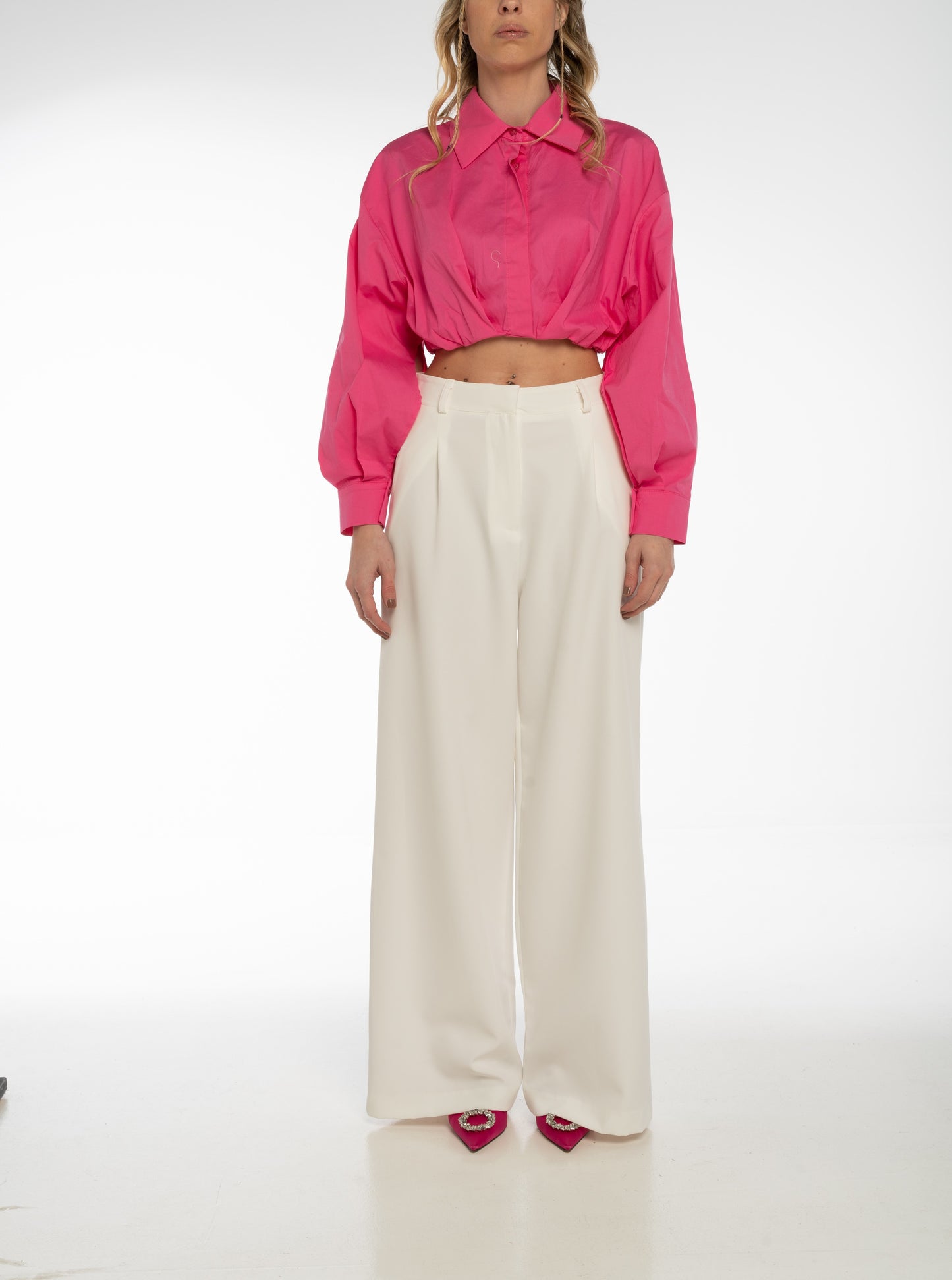 Pantalone bianco con gamba ampia