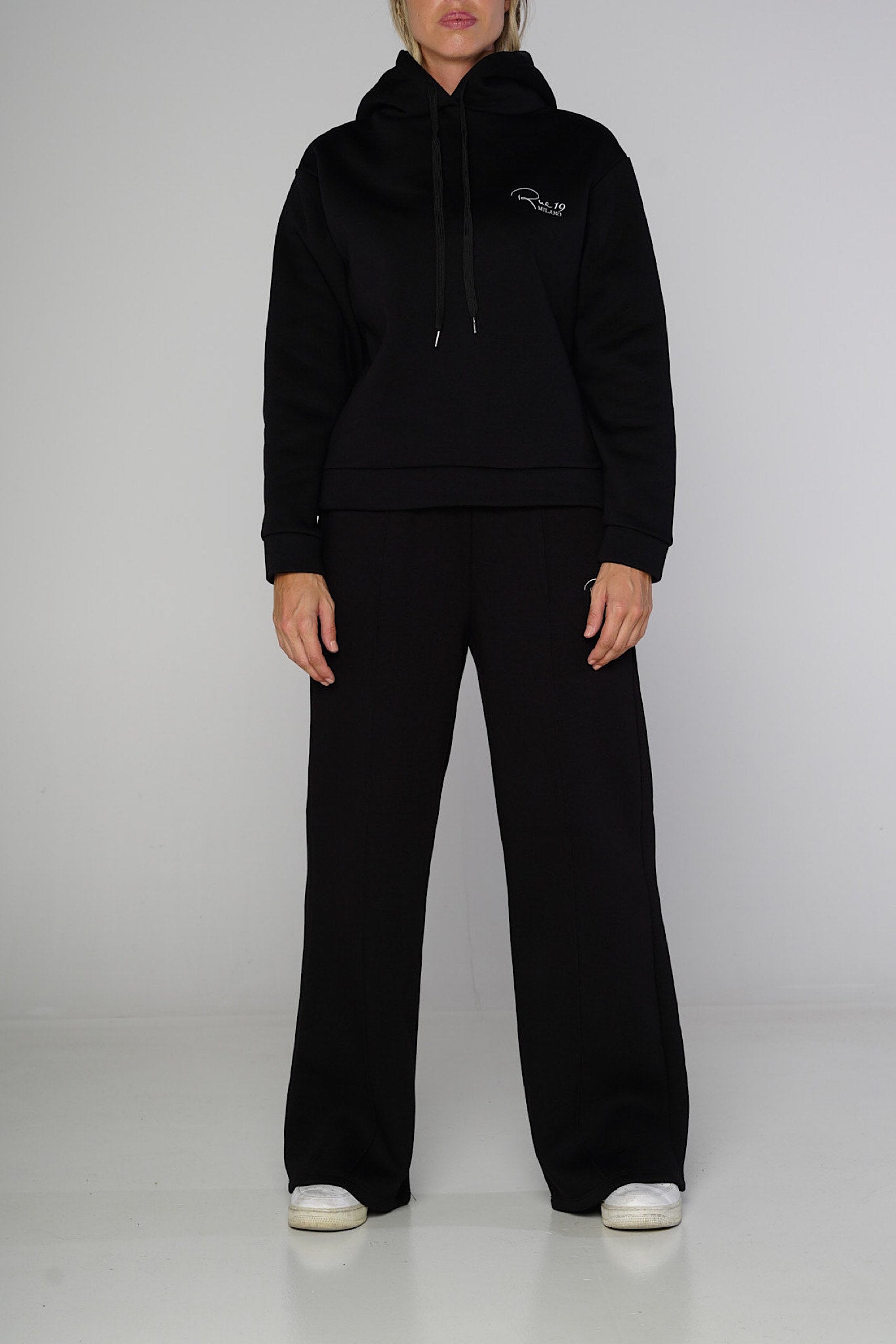 Pantalone jogger nero con fondo ampio