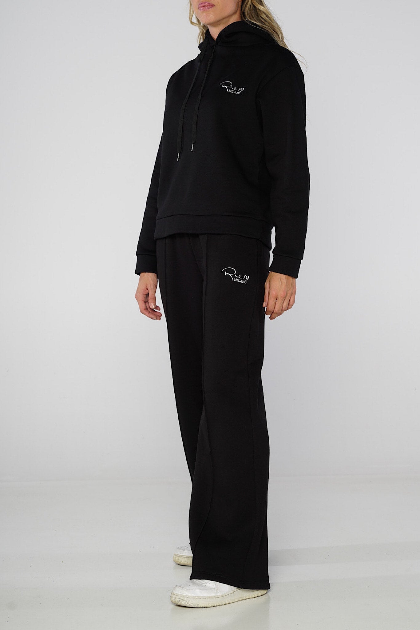 Pantalone jogger nero con fondo ampio