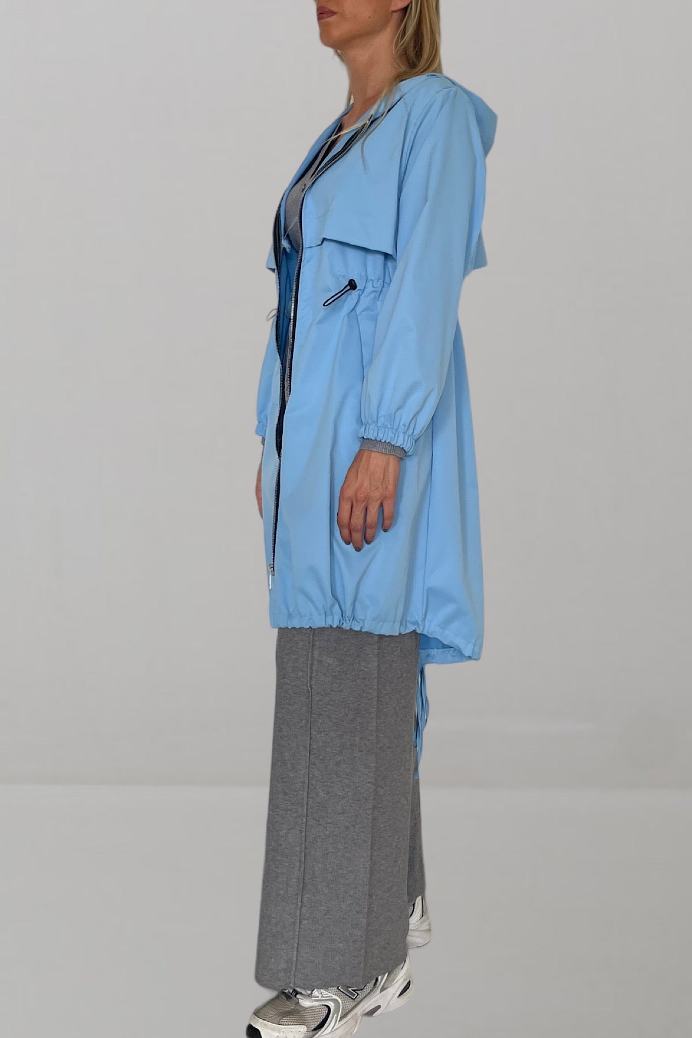 Parka celeste con cappuccio