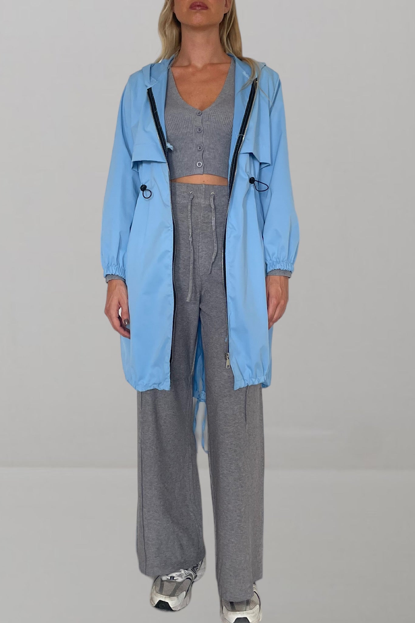 Parka celeste con cappuccio