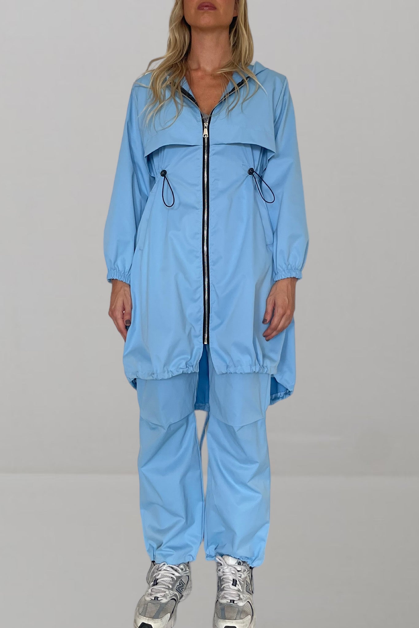 Parka celeste con cappuccio