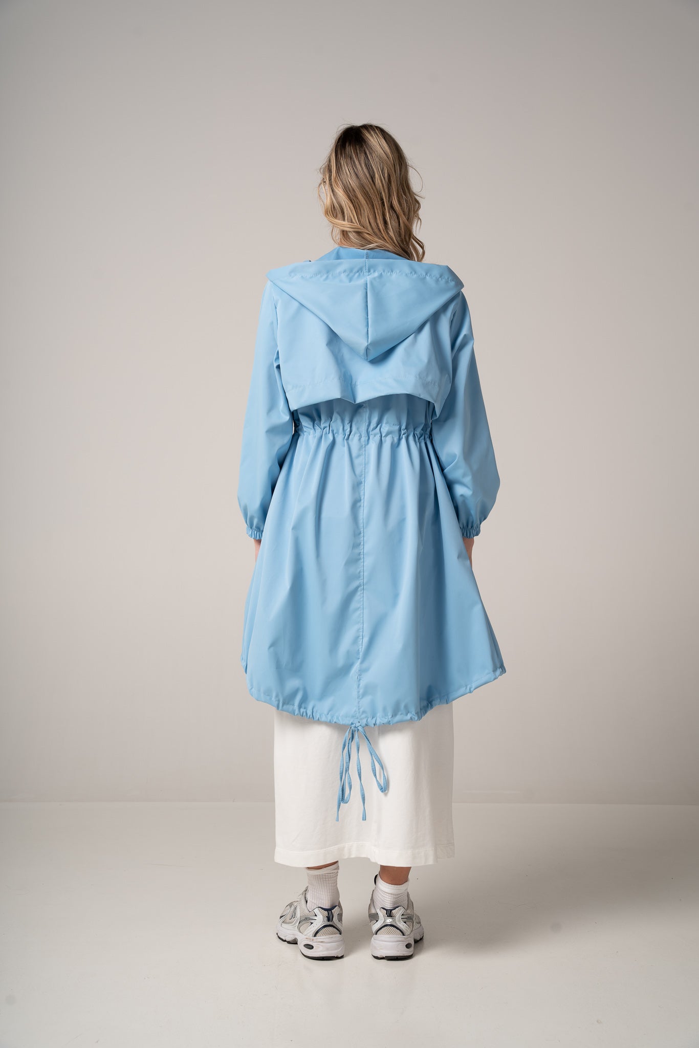 Parka celeste con cappuccio