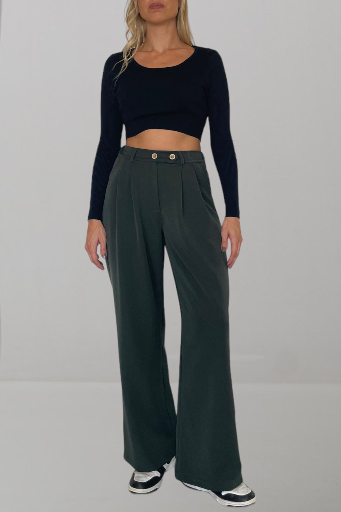 Pantalone wide leg verde con due bottoni