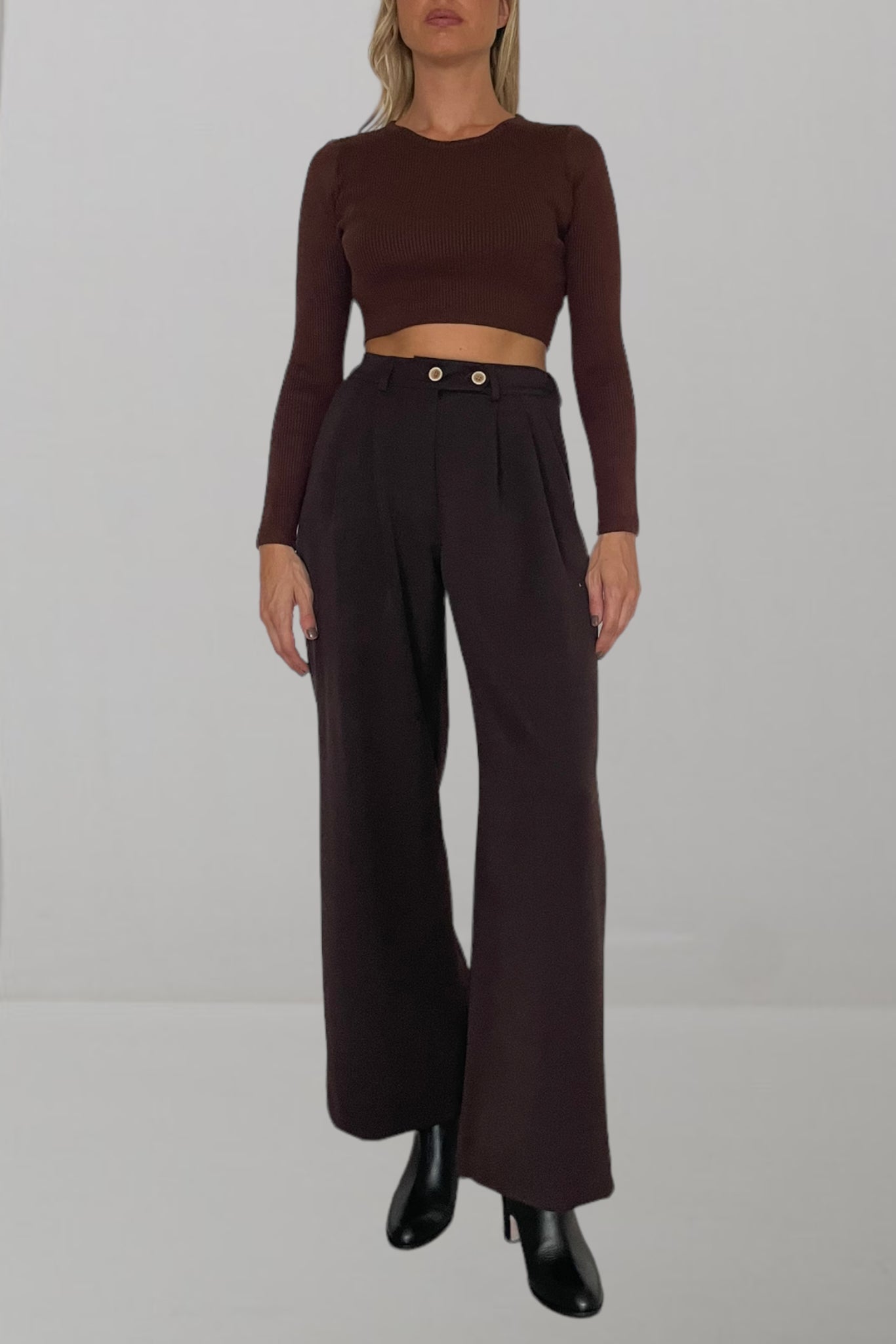 Pantalone wide leg cioccolato con due bottoni