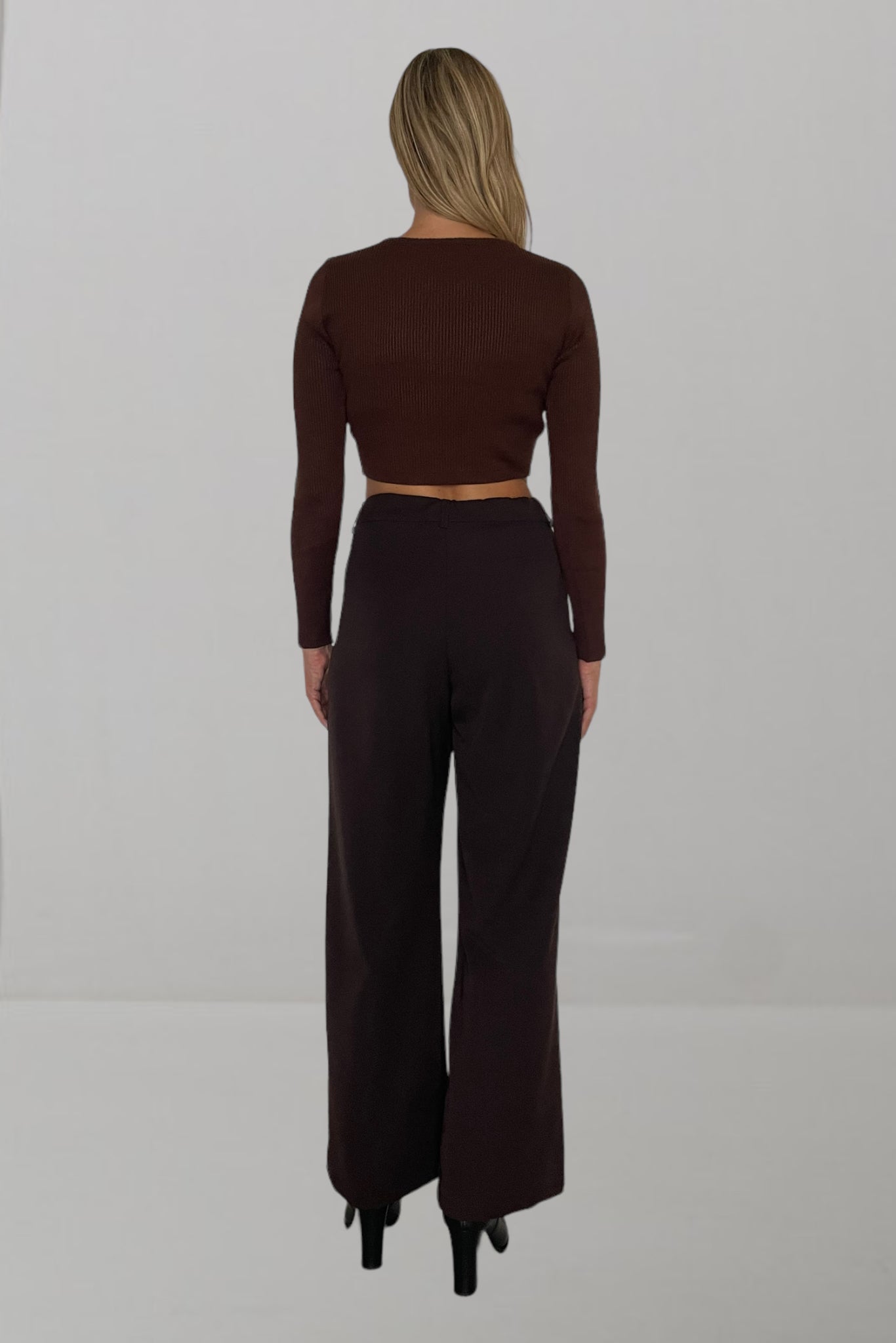 Pantalone wide leg cioccolato con due bottoni