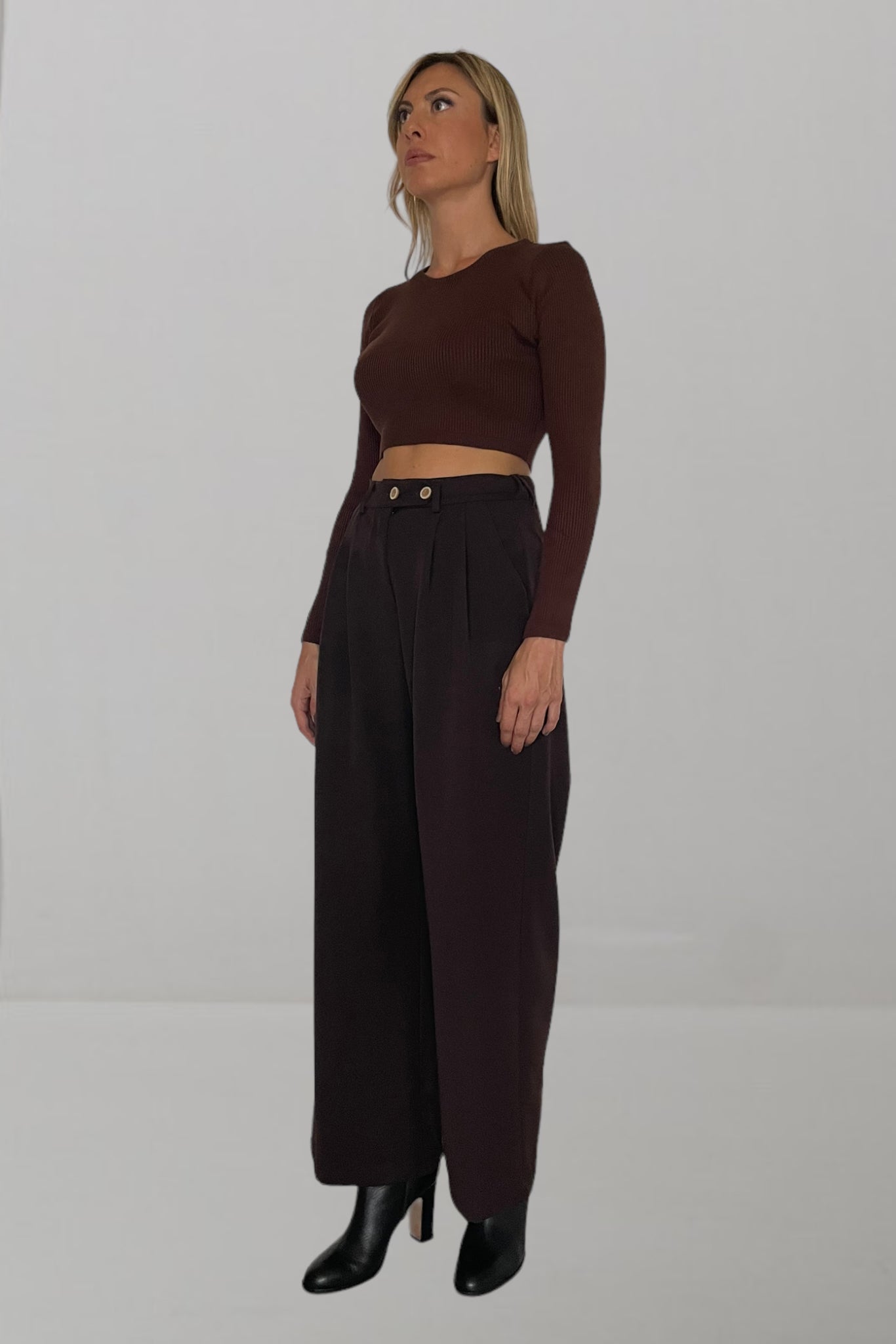 Pantalone wide leg cioccolato con due bottoni