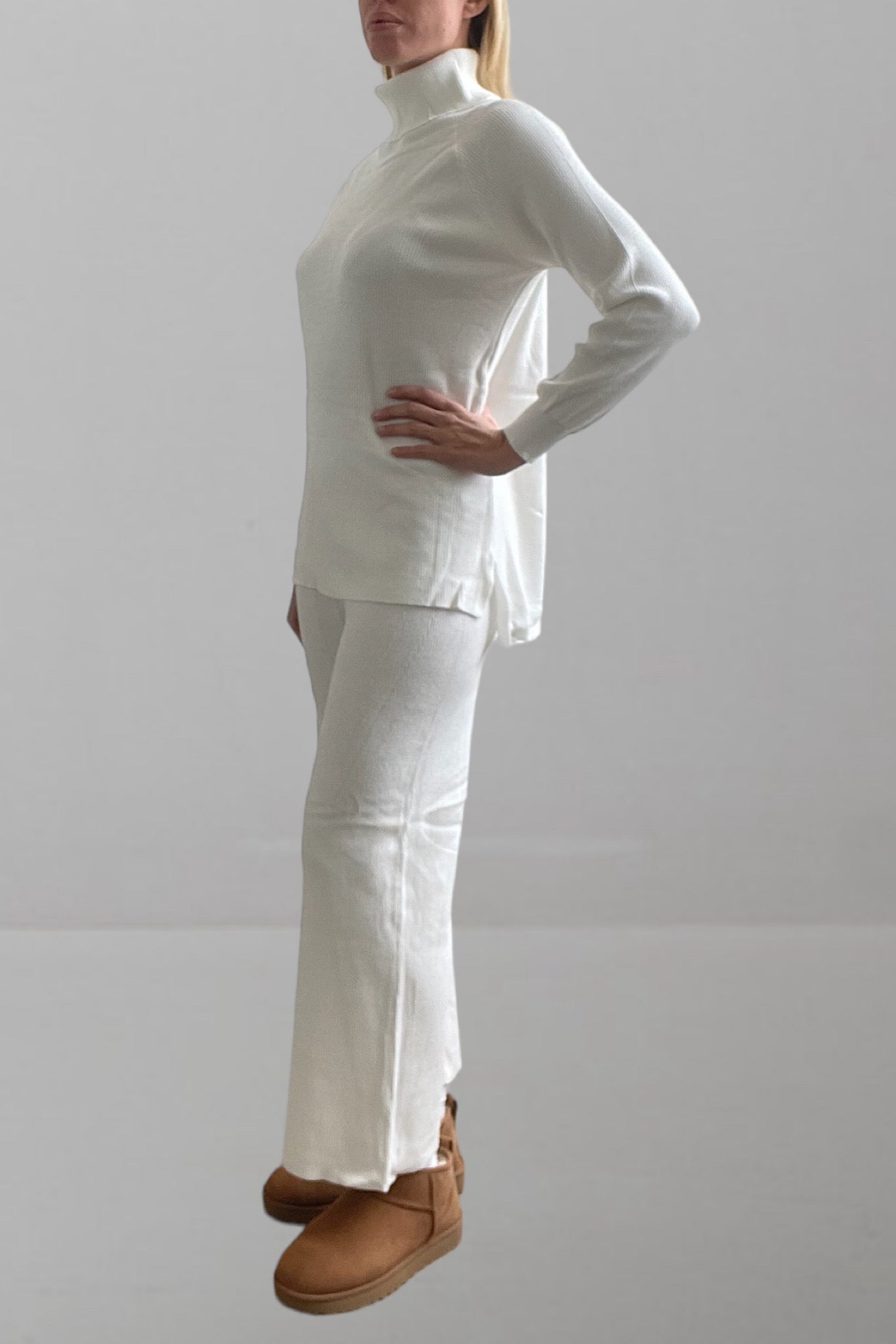 Completo bianco | Pull e pantalone a costine