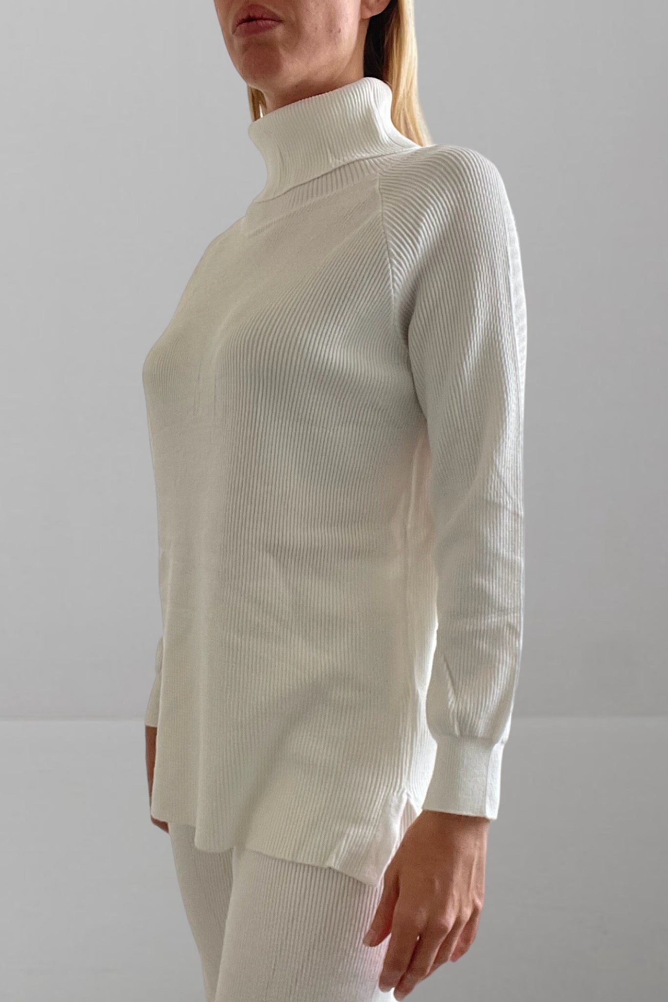 Completo bianco | Pull e pantalone a costine