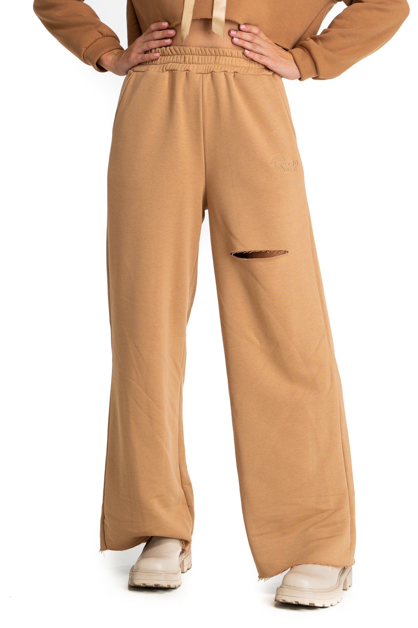 Pantalone jogger beige con gamba ampia