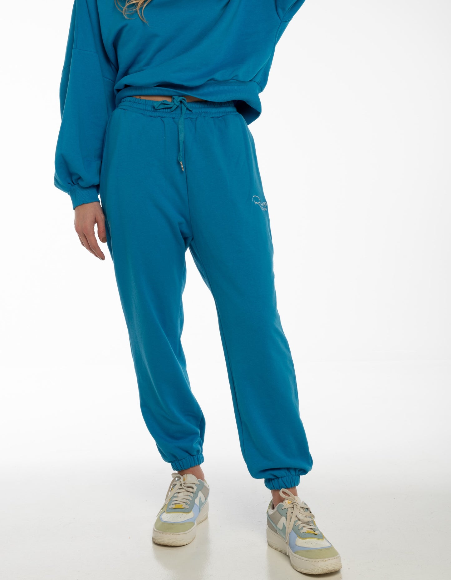 Pantalone Jogger azzurro con ricamo Rue 19 Milano