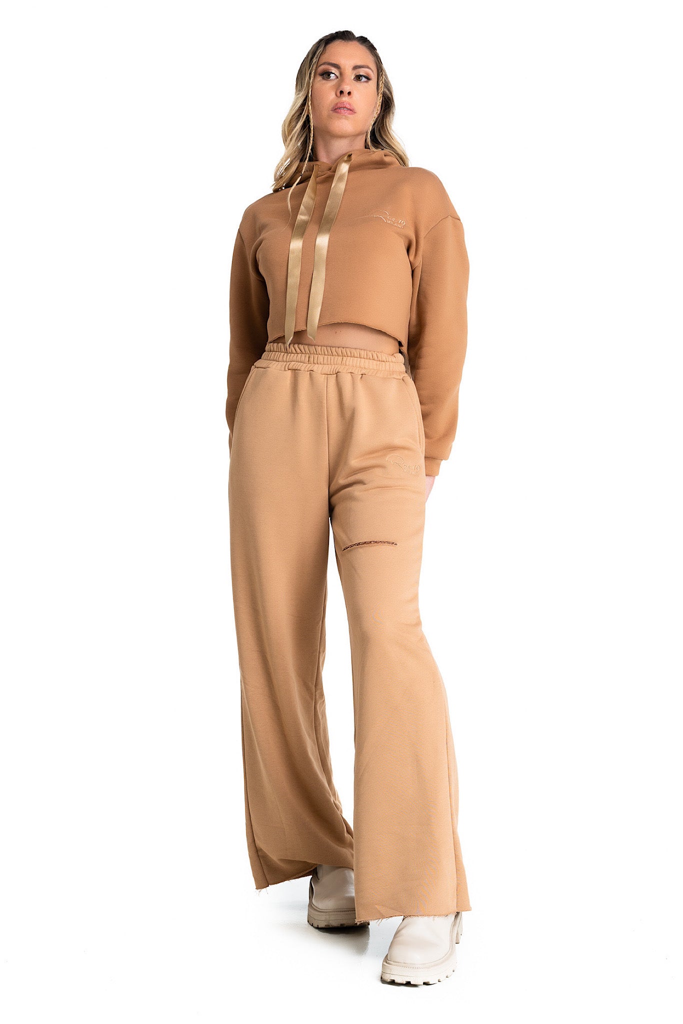 Pantalone jogger beige con gamba ampia