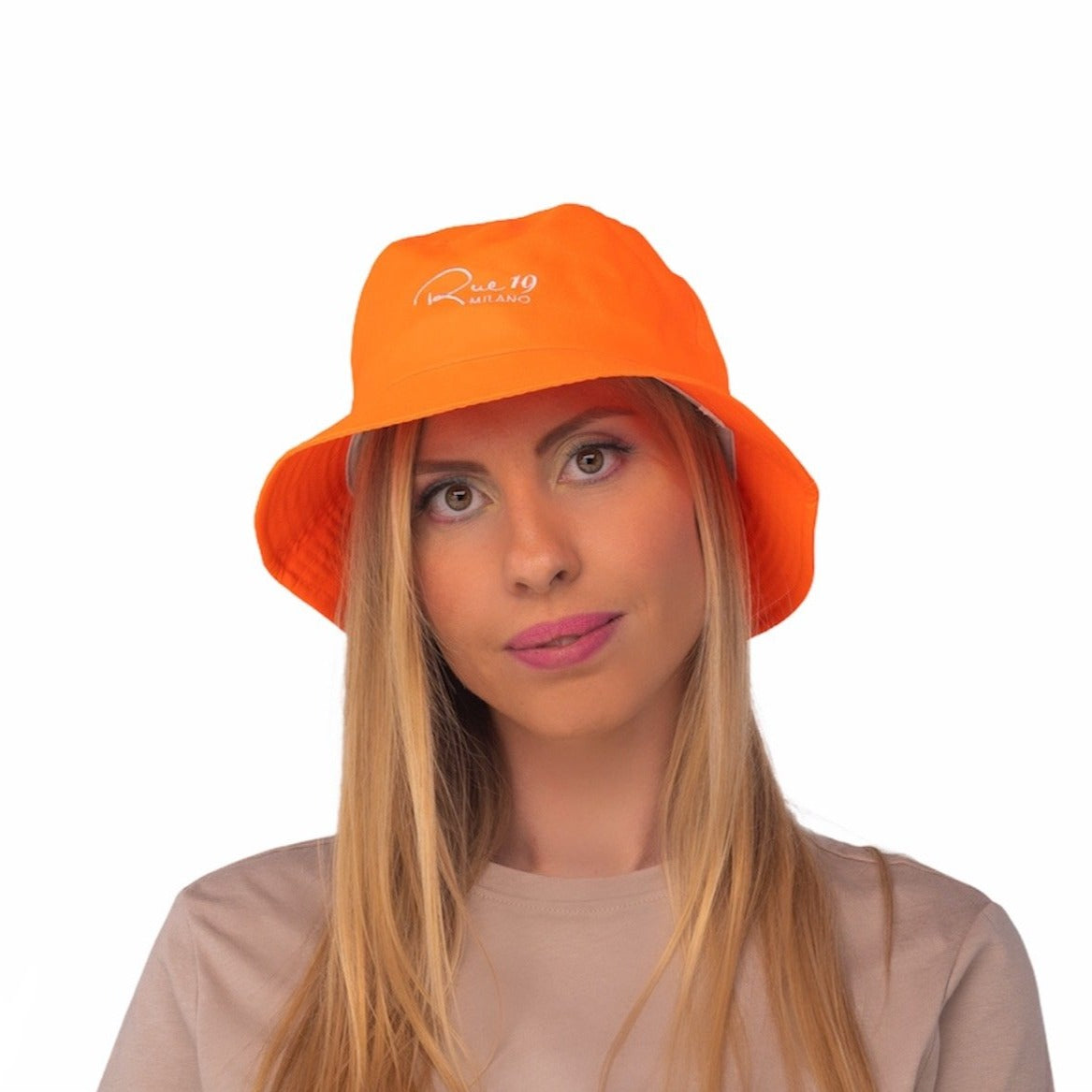 Bucket hat Rue 19 Milano arancione neon con ricamo bianco