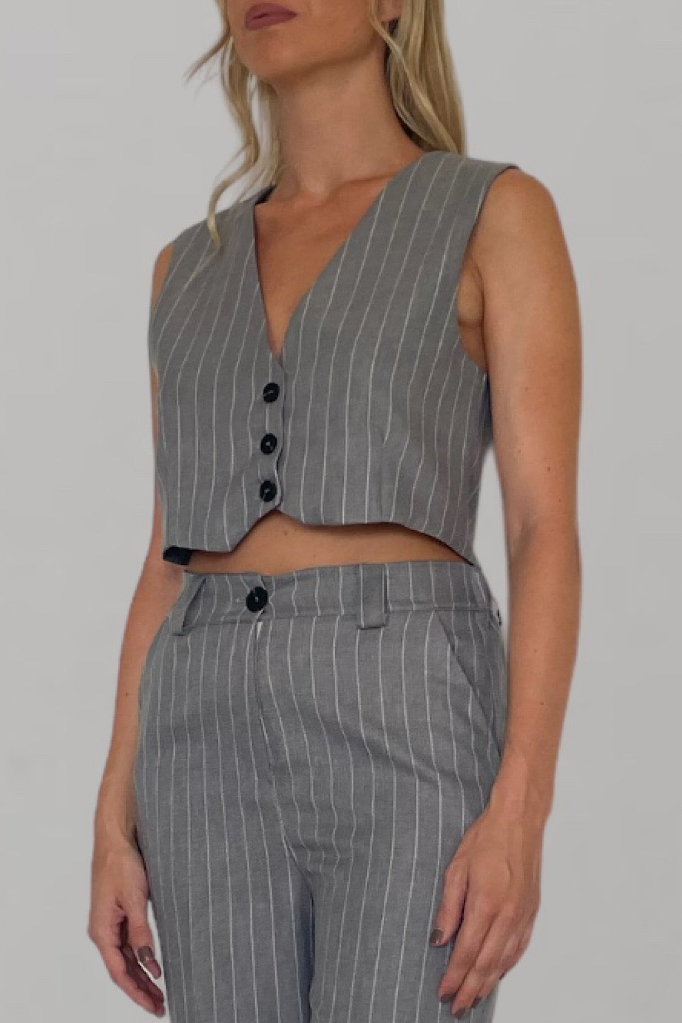 Gilet crop gessato grigio chiaro